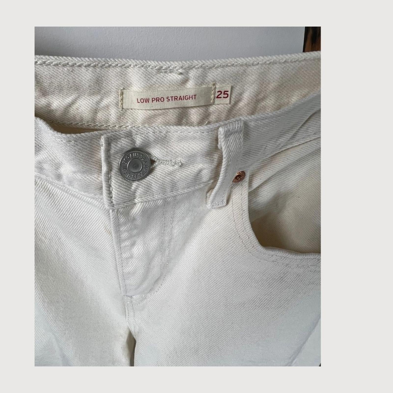 Levi's Low Pro Women's Straight Leg Jeans - Cream, Size 25 Y2K 90's trend